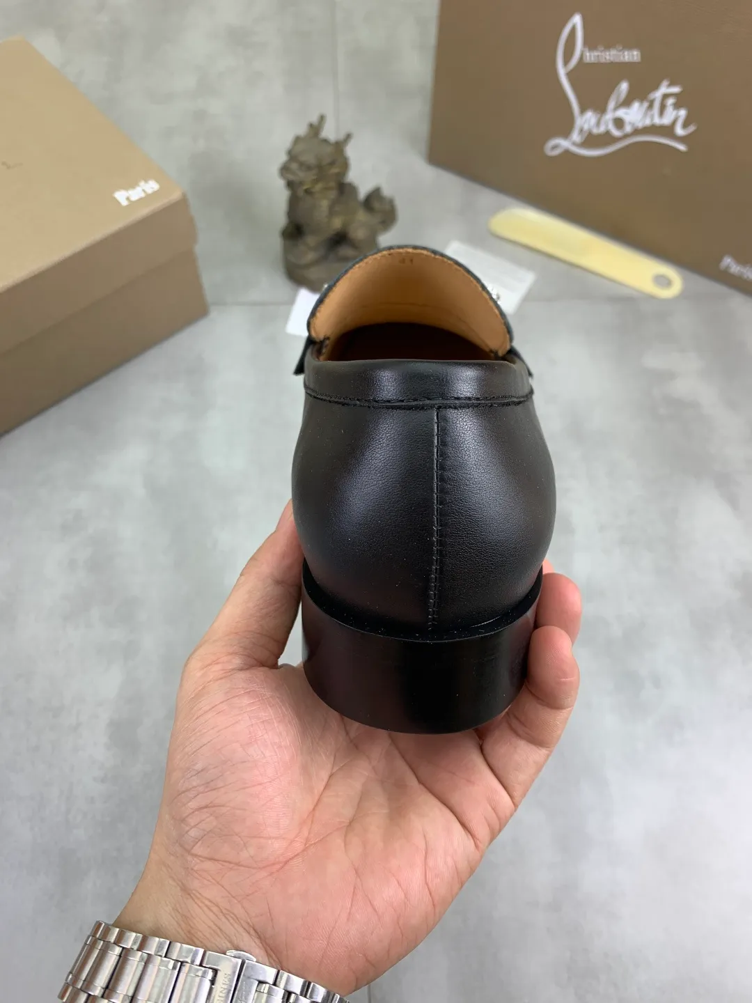Men's shoes 💰P760 new style 💰high version 🇮🇹 CL red bottom series top purchasing original order series🔍🔍/🇮🇹Italian imported cowhide, imported genuine leather lining💪💪, completely 1⃣️ vs 1⃣️🇮🇹💪💪, ⚠Sole: The original sole provided by the original factory, the exclusive movable molded sole is super comfortable, ⚠Original factory follow-up goods, 🔍🔍high quality, you can come in and out at will, welcome to compare ⚠Size: 38-44 (45 46 can be customized)